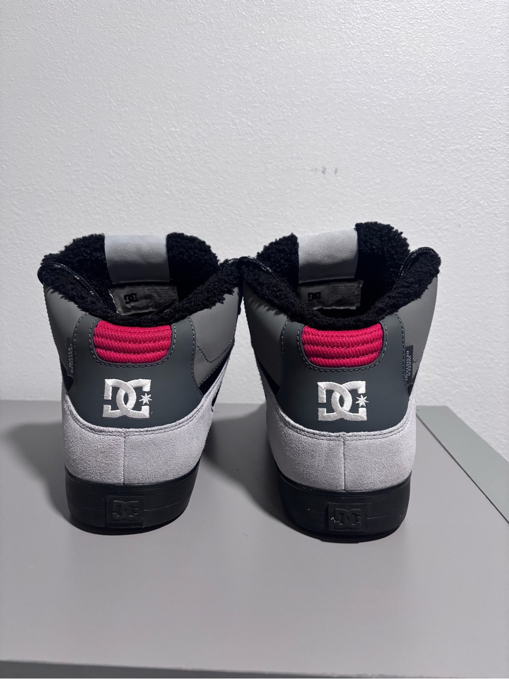 DC Mens Black & Gray High-Top Skate Shoes with Red Logo Size 12 - Picture 3 of 6